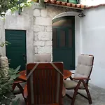 Apartment Dube *
