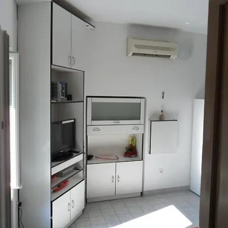 Dube Apartment Split